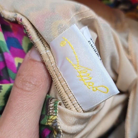 Gottex US 14 Multi-Color Chevron Zig Zag Lycra One Piece Swimsuit - Picture 2 of 3